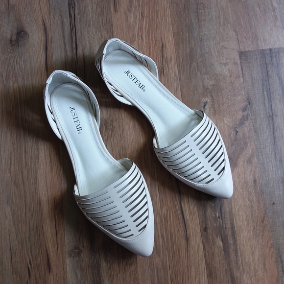 NWOT Cutout Flat shoes in BONE cream JustFab Natia - Picture 5 of 7